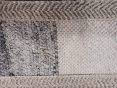 DETALLE DEL REVERSO ALFOMBRA JARAPA GRIS