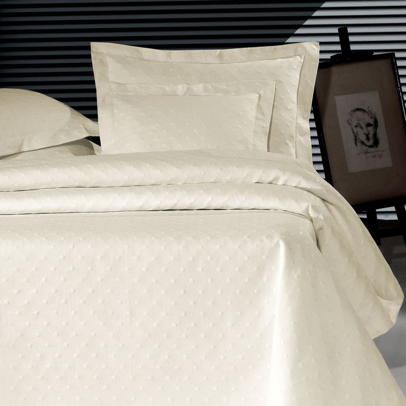 Colcha Jacquard Tina Color Crema